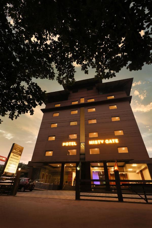 Misty Gate Hotel Vythiri Buitenkant foto